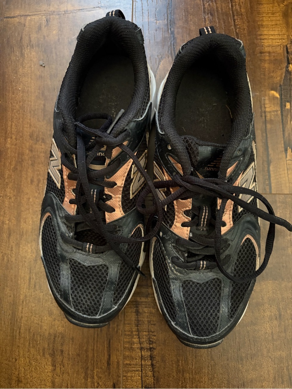 New Balance 530 athletic shoes in a black and copper colorway - Size 6 - Picture 6 of 9